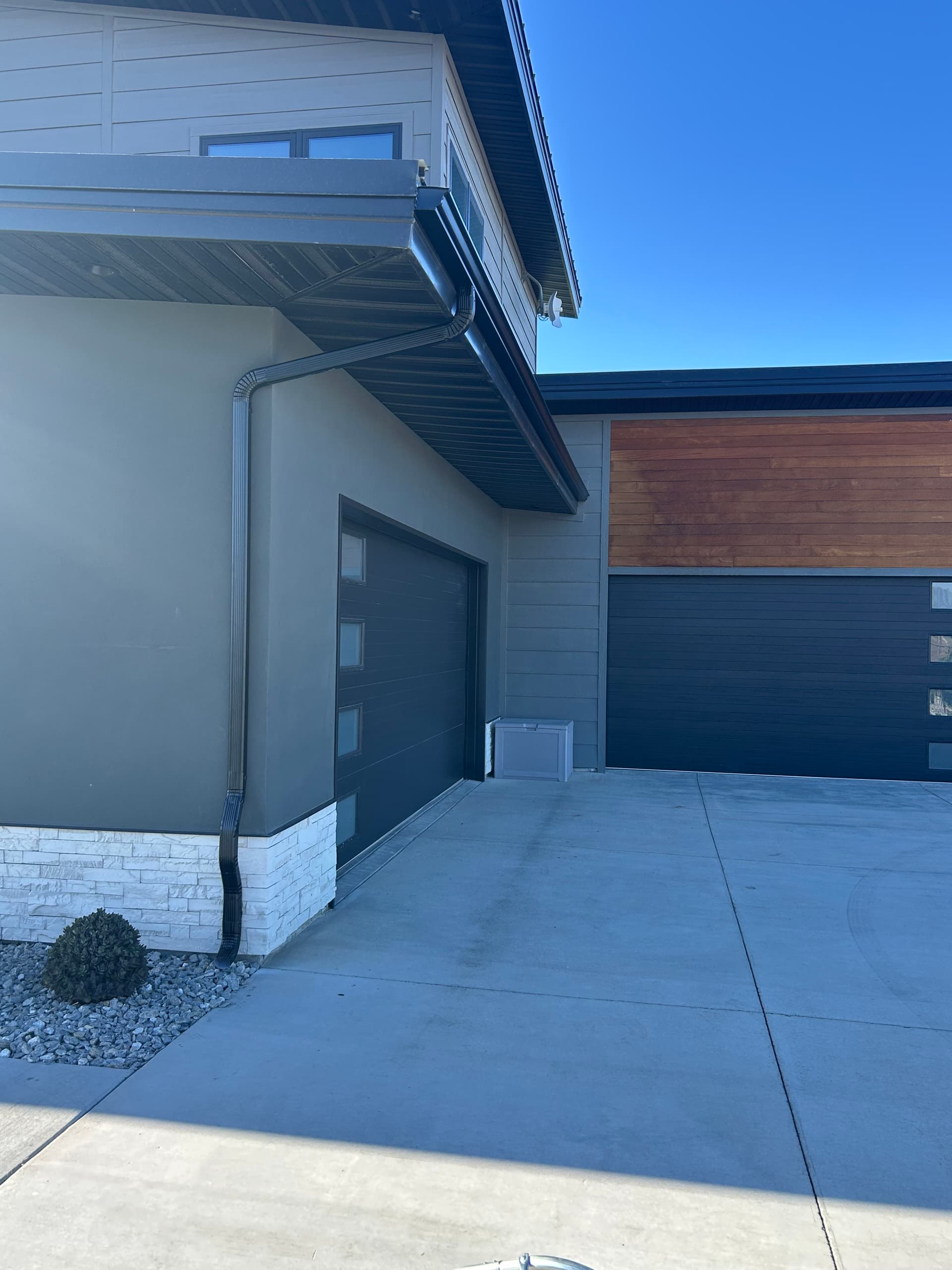 Gallery photos for Seamless Gutter and Downspout Installation in Declo: Image #1